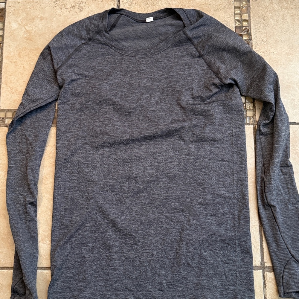 - - Lululemon Swiftly 2.0 long sleeve size 8